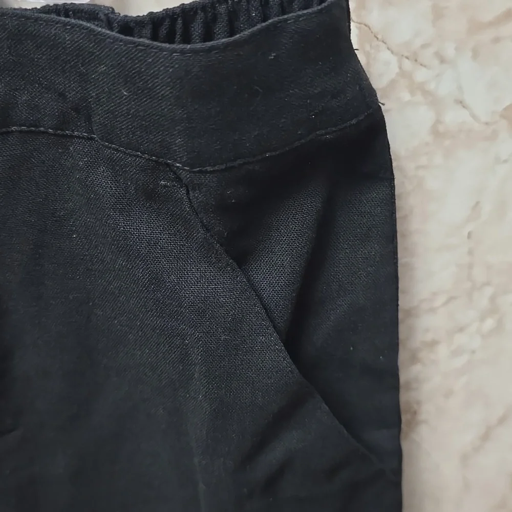 Time and Tru Women's Black Flat Front Shorts - Picture 5 of 8